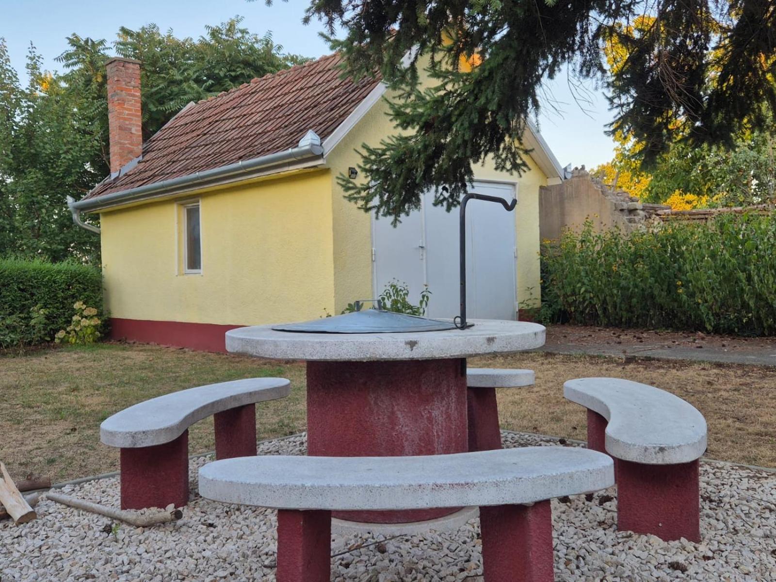 Kereki Retro Vendégház Kerekegyháza Exterior foto